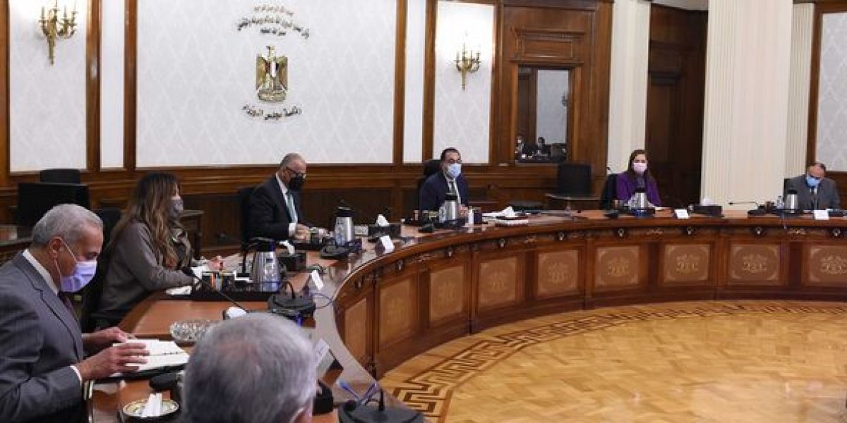 رئيس الوزراء يستعرض استراتيجية البنك المركزي للأمن السيبراني وخدمات الدفع والتحصيل الإلكتروني