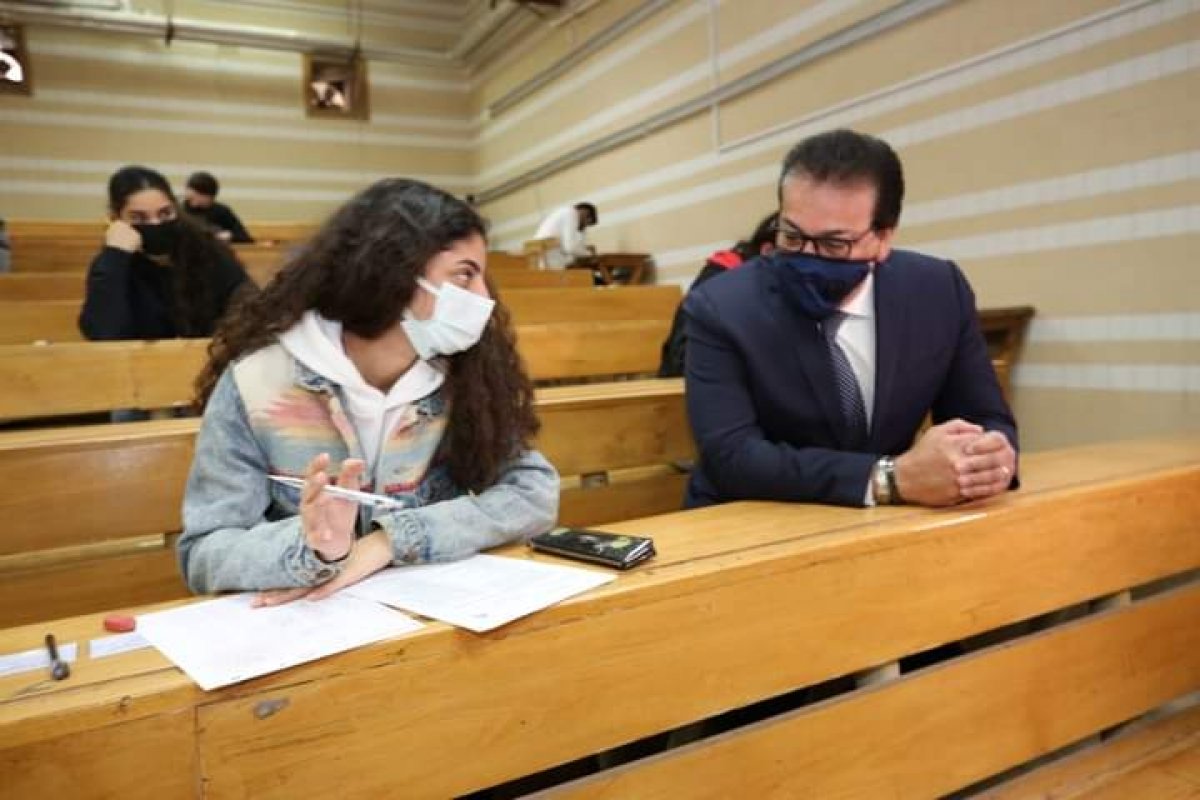 وزير التعليم العالي يتابع انتظام لجان الامتحانات بجامعتي القاهرة وعين شمس 