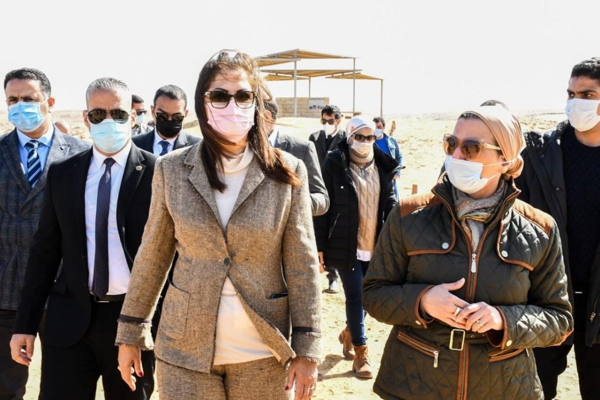 وزيرتا البيئة والتخطيط فى زيارة  لمحمية الغابة المتحجرة لبحث أوجه الإستثمار بالمحمية على أرض الواقع