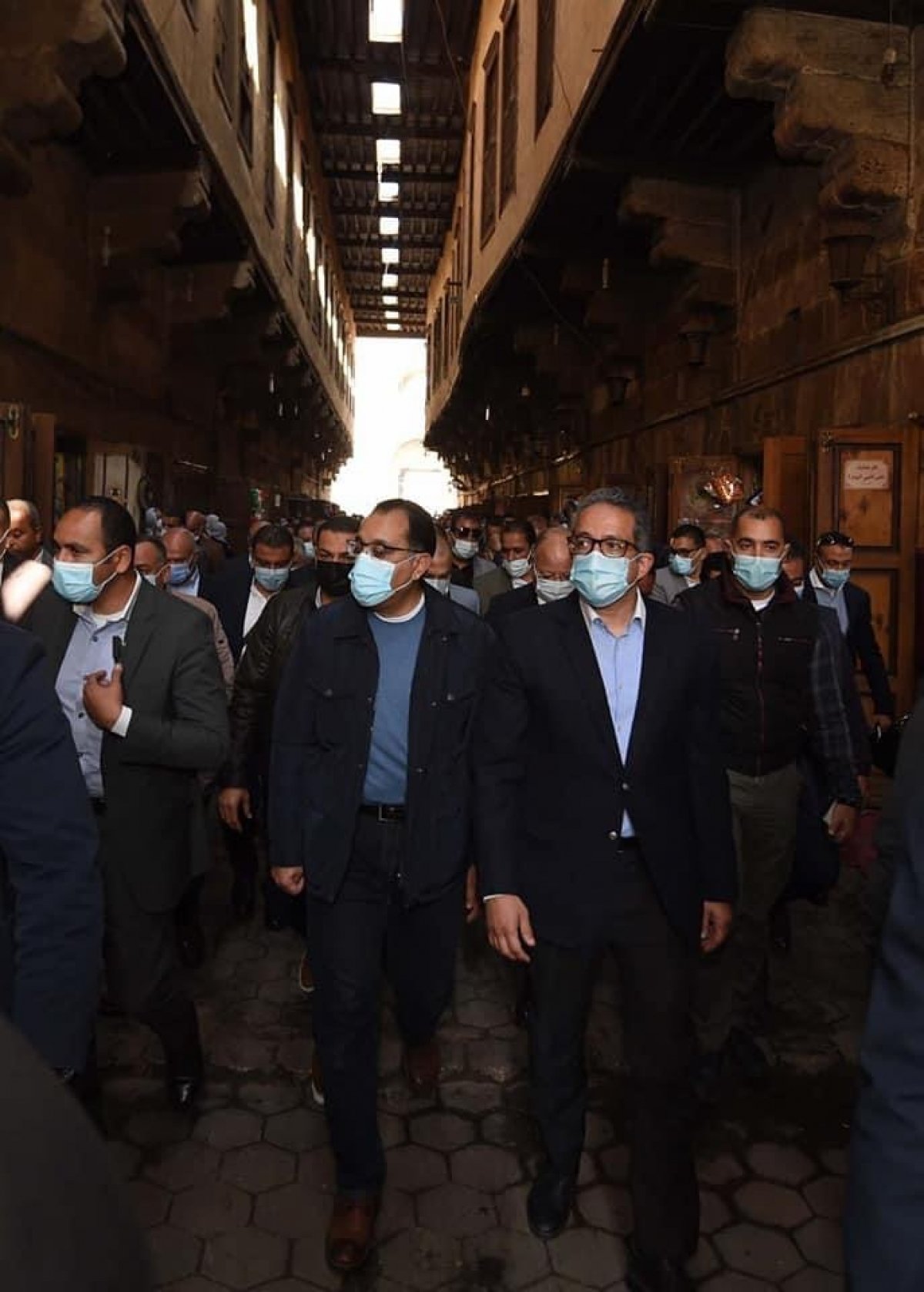 تنفيذا لتكليفات الرئيس بمشروعات إحياء القاهرة التاريخية: رئيس الوزراء يقوم بجولة تفقدية في وكالة الغوري والمناطق المحيطة