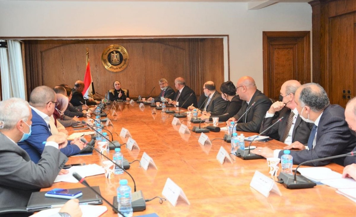 وزيرة التجارة والصناعة تترأس الإجتماع الأول للجنة العليا للأخشاب