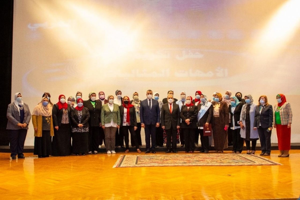 فى عيد الأم..وزير الدولة للإنتاج الحربي يكرّم الأمهات المثاليات