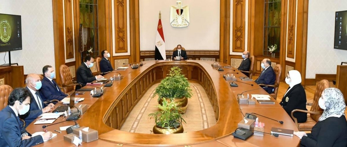 الرئيس يجتمع بالوزراء لمتابعة توابع حادث قطارى سوهاج