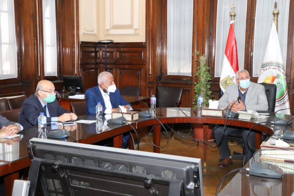 وزير الزراعة يبحث مع "أكساد" تنفيذ بعض المشروعات التنموية في محافظة مطروح