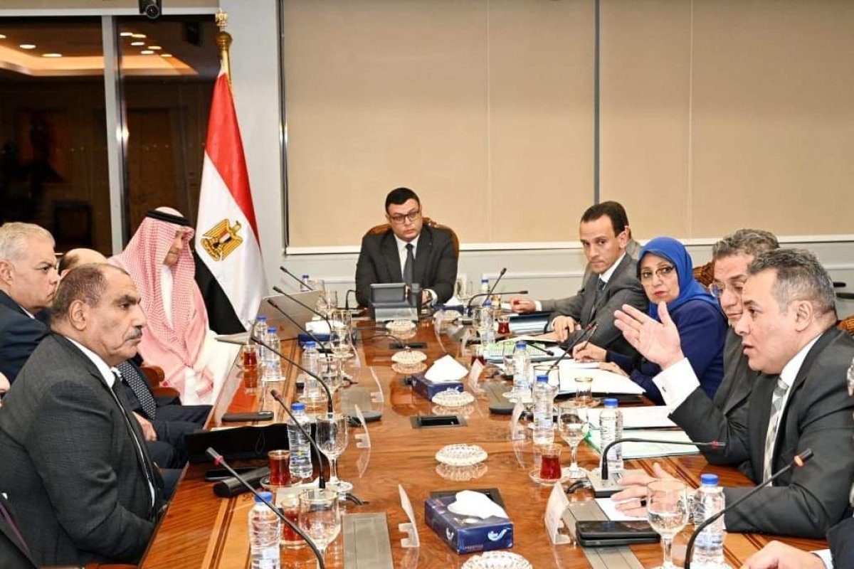 وزير الإسكان  يلتقي المستثمر السعودي الشيخ حسن الشربتلي  لمناقشة فرص التعاون ومتابعة موقف تنفيذ عدد من المشروعات العقارية