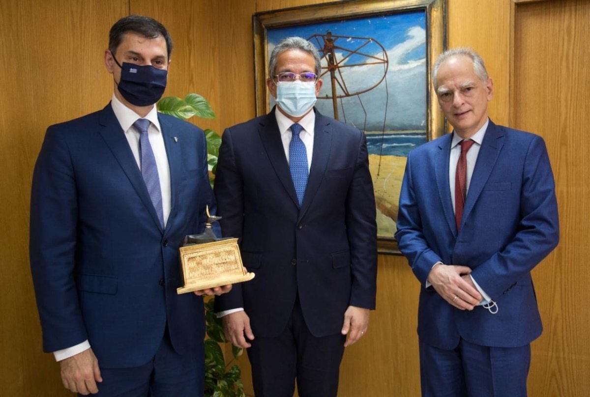 وزير السياحة والآثار يلتقي بنظيره اليوناني خلال زيارته الحالية لمصر للمشاركة في حضور موكب المومياوات الملكية
