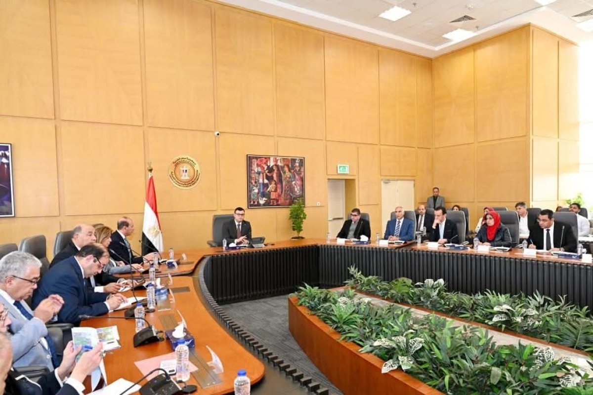 وزير الإسكان يعقد اجتماعاً موسعاً صباح اليوم لمتابعة الموقف التنفيذى لمشروع "حديقة تلال الفسطاط" 