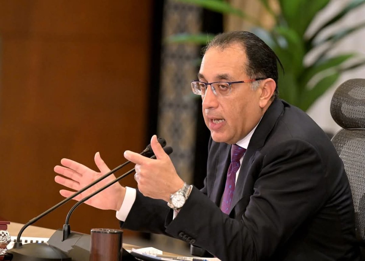 رئيس الوزراء يلتقي المستثمرين ويستمع للرؤى والمقترحات للنهوض بالاقتصاد