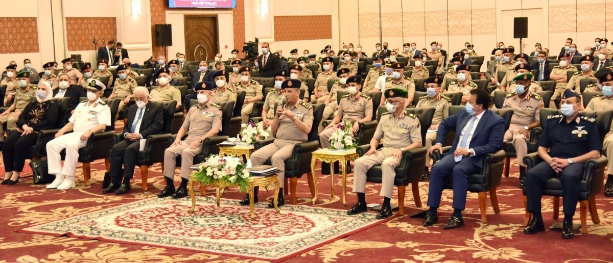 القائد العام للقوات المسلحة وزير الدفاع والإنتاج الحربى يشهد الندوة التخصصية لإدارة المخابرات الحربية والإستطلاع