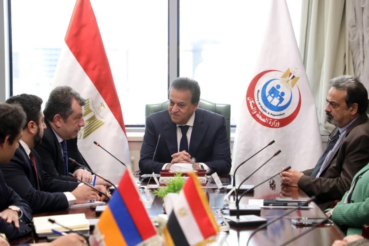 وزير الصحة يبحث مع سفير أرمينيا تعزيز التعاون وتوسيع الشراكات في التصنيع الدوائي والتأمين الصحي