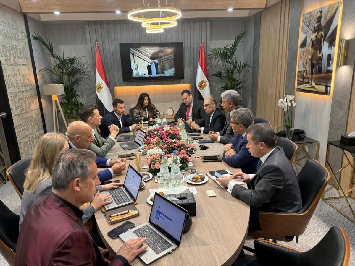  وزير السياحة يعقد لقاءات مع كبار منظمي الرحلات والوكالات وشركات الطيران الألمانية