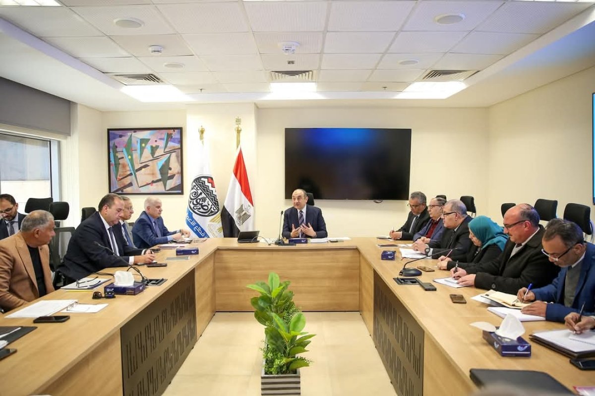 قطاع الأعمال: التوسع في الشراكة مع القطاع الخاص وتعزيز الاستثمار في التكنولوجيا الحديثة واستغلال الموارد المتاحة