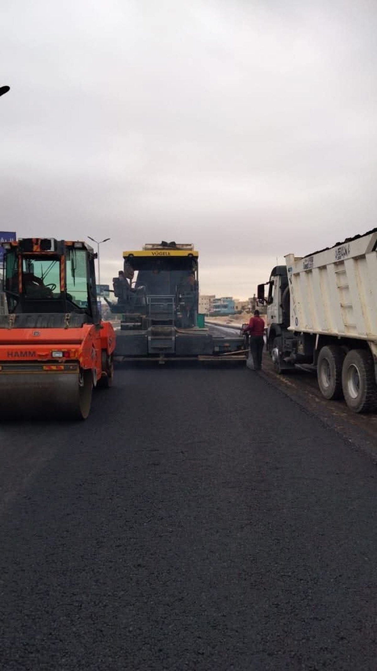 وزير الإسكان يُتابع مشروعات التطوير وترفيق الأراضي بالمناطق الصناعية بالعاشر من رمضان