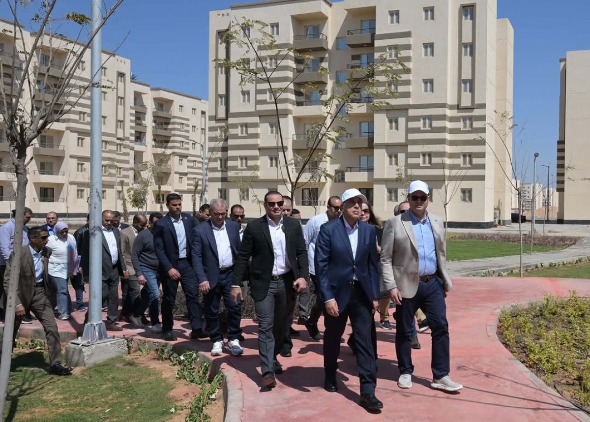 رئيس الوزراء يسلم عقود وحدات سكنية ضمن المبادرة الرئاسية «سكن لكل المصريين» لمنخفضي ومتوسطي الدخل