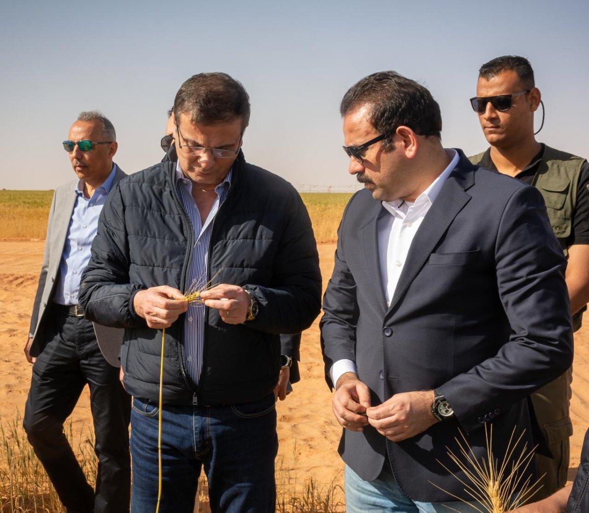 وزير الزراعة ورئيس جهاز مستقبل مصر يتفقدان مشروع استصلاح  الجهاز لمساحة 650 ألف فدان بشرق العوينات