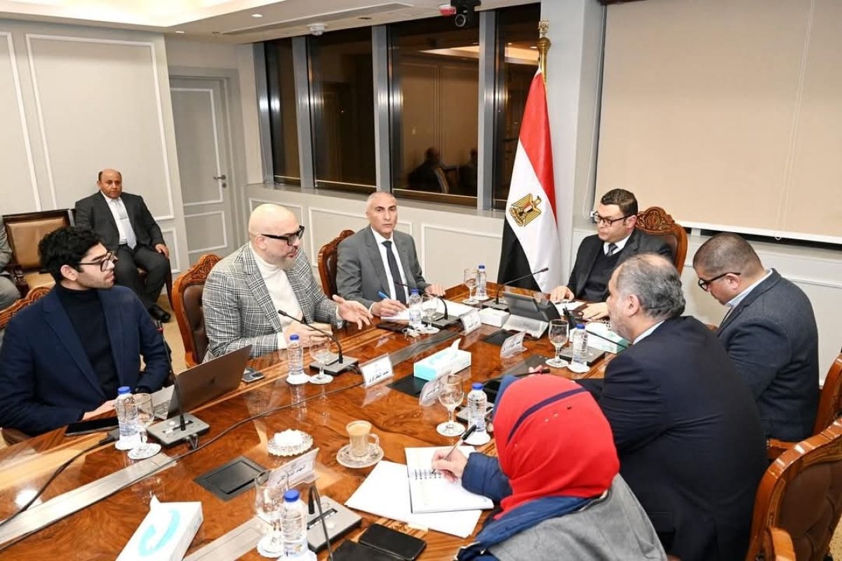 وزير الإسكان يلتقي مسئولي "منصة مصر العقارية" لاستعراض فرص التعاون