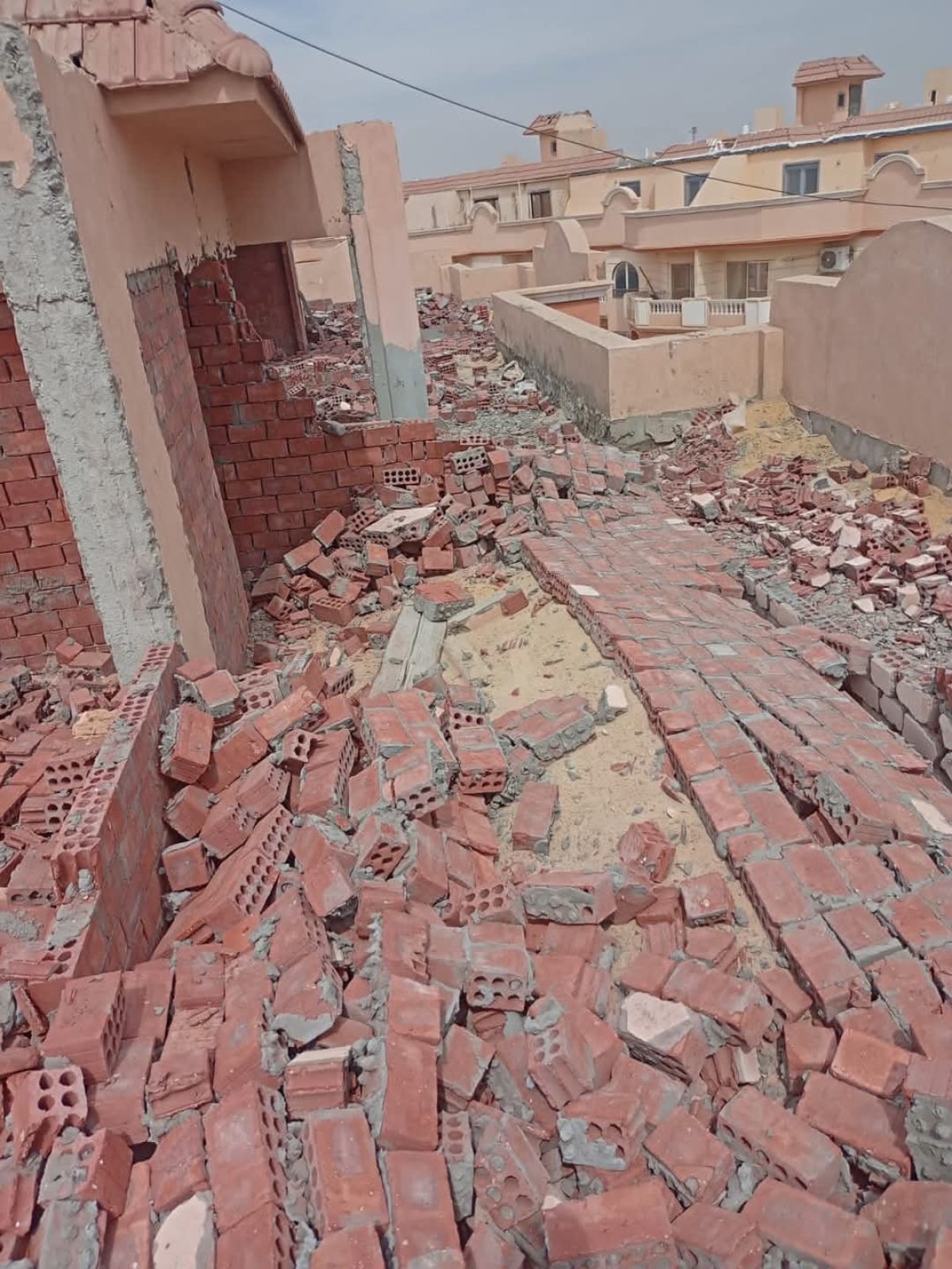 الإسكان: تنفيذ حملات إزالة لمخالفات بناء وتعديات بمدن الشروق و6 أكتوبر وبدر