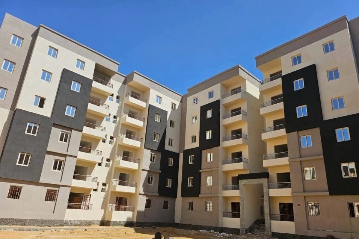 وزير الإسكان يتابع سير العمل بالمشروعات السكنية بمدينة أكتوبر الجديدة
