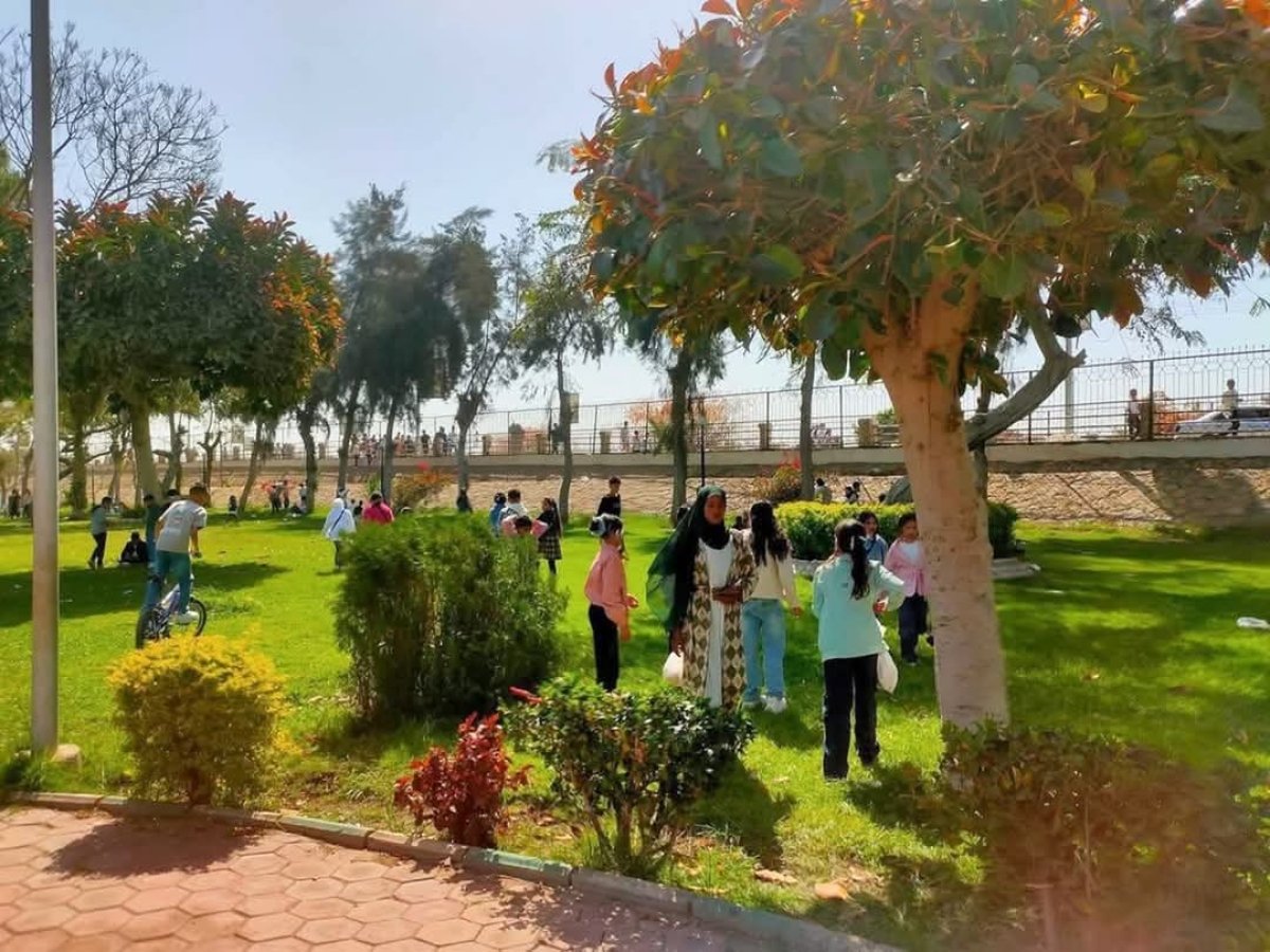 إقبال كبير على زيارة حدائق الرى بالقناطر الخيرية والمركز الثقافي الأفريقي بأسوان والنصب التذكاري بالسد العالى خلال أجازة عيد الفطر 