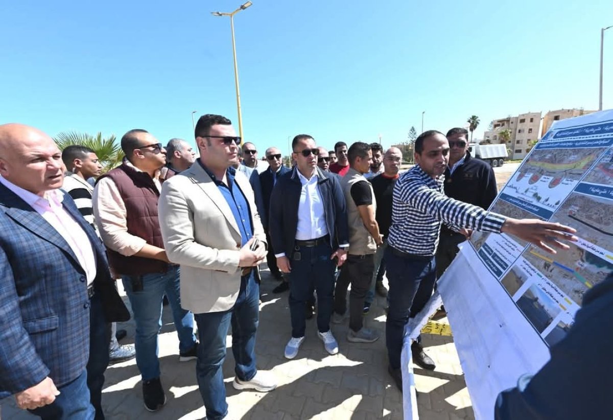 وزير الإسكان يتفقد أعمال رفع كفاءة طريق الازدواج وإنشاء سور منطقة الشانزلزيه والبوغاز الرئيسي بمركز مارينا العلمين السياحي