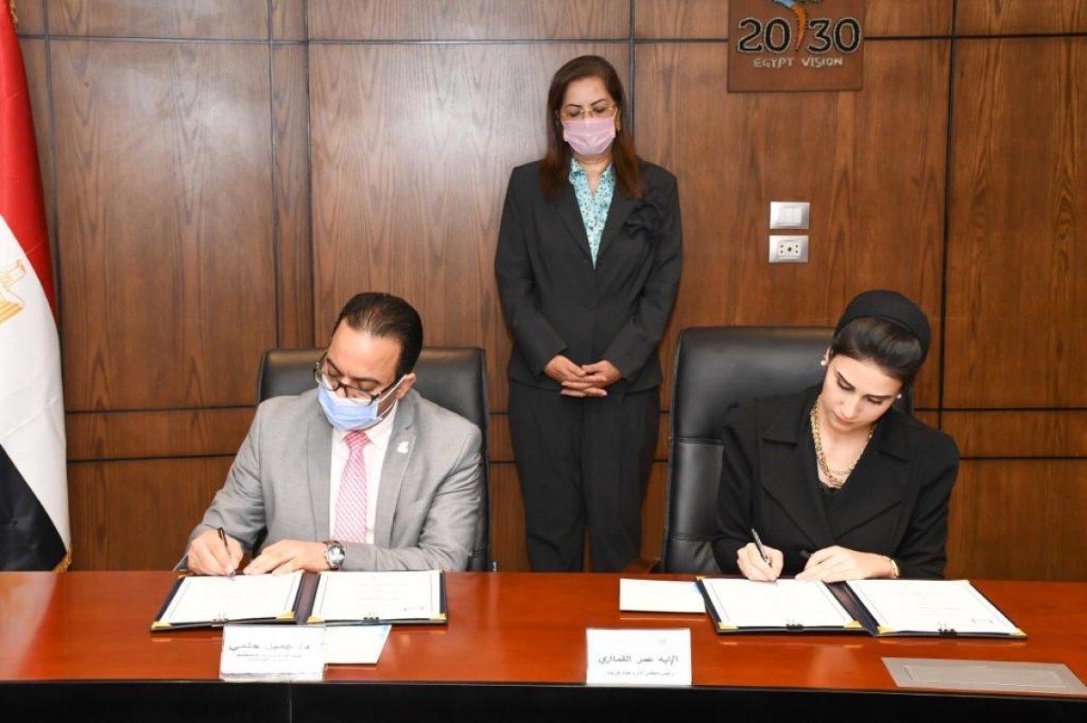 وزارة التخطيط توقع بروتوكول تعاون مع مؤسسة "حياة كريمة"
