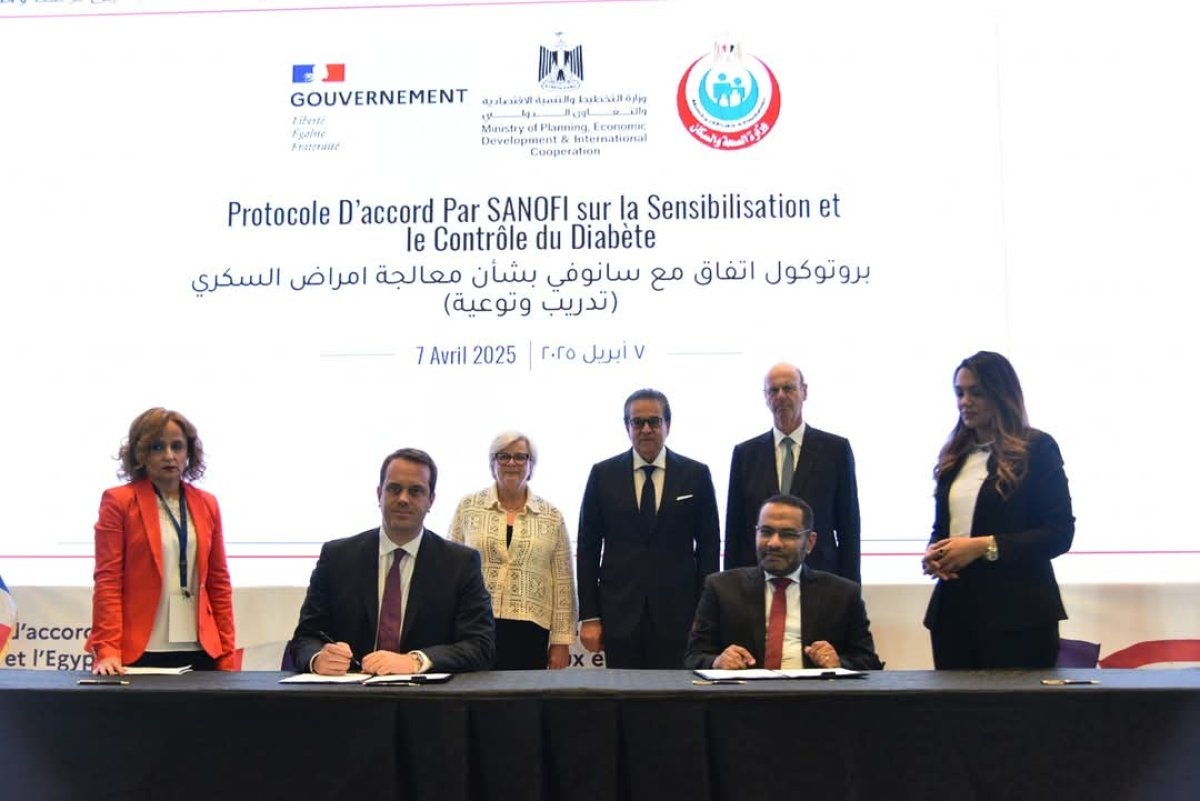 وزراء الصحة والتعاون الدولي والاقتصاد بمصر وفرنسا يشهدون توقيع 4 اتفاقيات مع "سانوفي" و"جوستاف روسي" لتعزيز التعاون الصحي