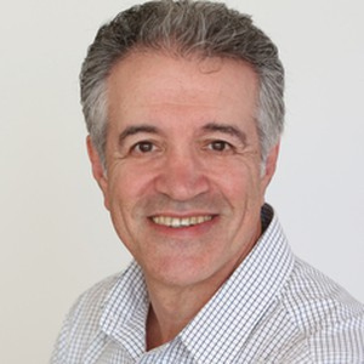 التدخين الإلكتروني والتجارة غير المشروعة: كيف تؤثر القيود الصارمة على السوق السوداء؟