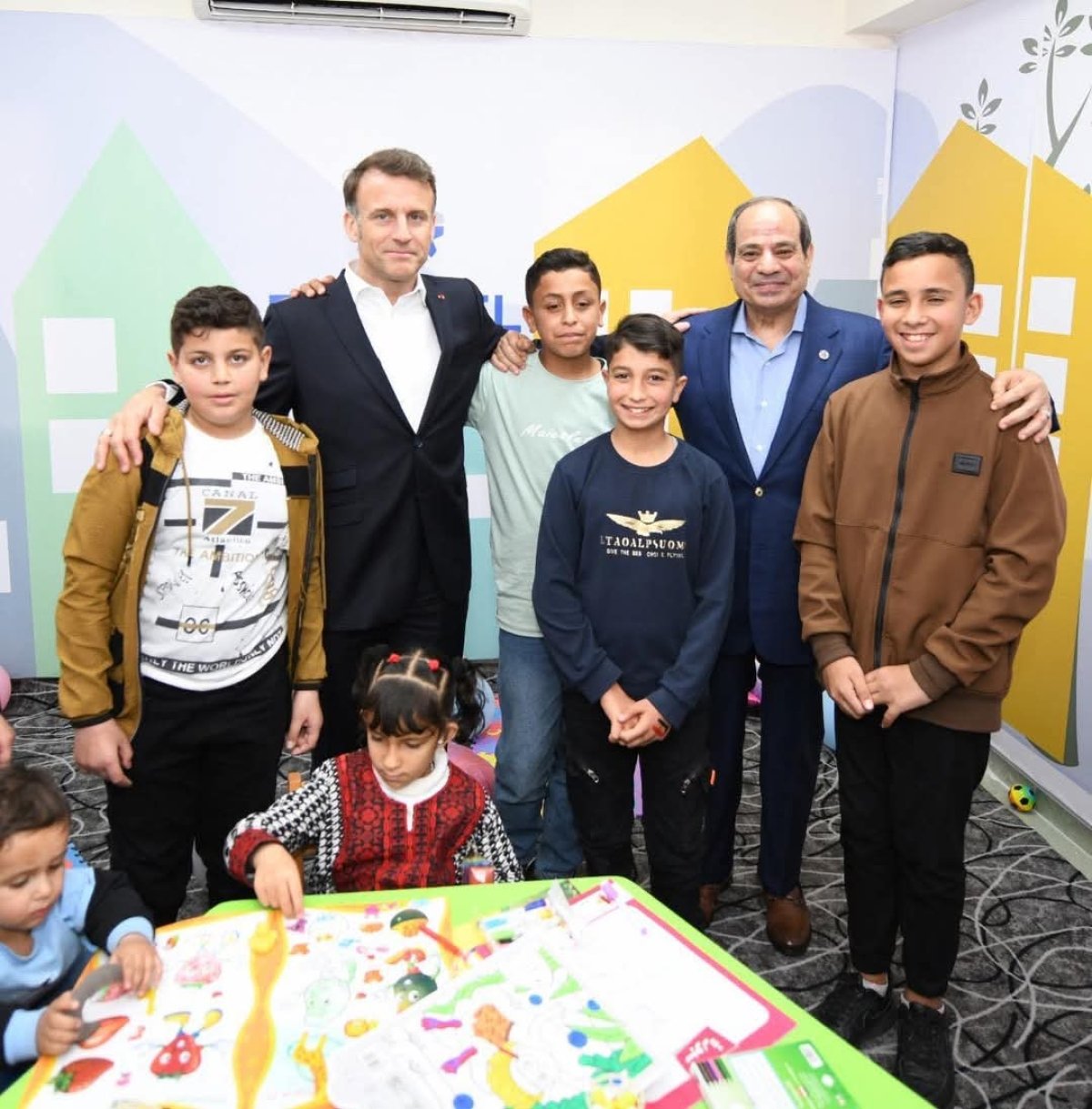 الرئيس السيسي ونظيره الفرنسي يزوران مدينة العريش