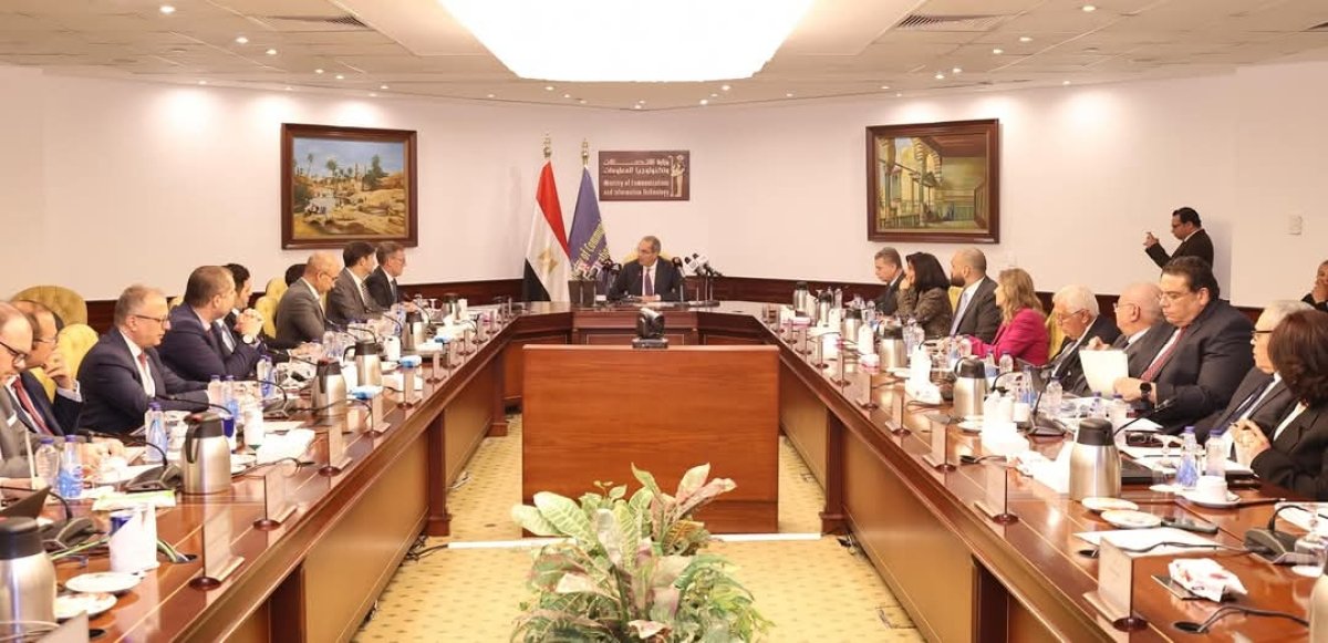 وزير الاتصالات يبحث مع وفد جمعية رجال الأعمال الفرنسية "ميديف الدولية" MEDEF جذب استثمارات فرنسية جديدة