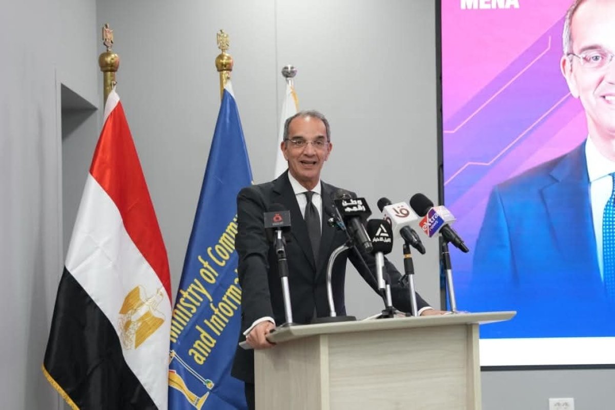 وزير الاتصالات يؤكدا على أهمية رفع الوعى المجتمعى حول إمكانيات الذكاء الاصطناعى ومخاطره