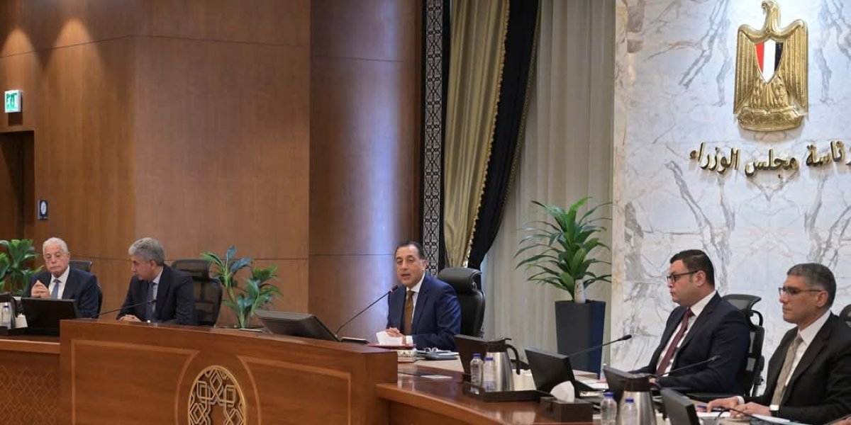 رئيس الوزراء يتابع الموقف التنفيذي للأعمال بالمنطقة الأثرية بالأهرامات ومخططات إحياء منطقة "نزلة السمان" كمقصد سياحي