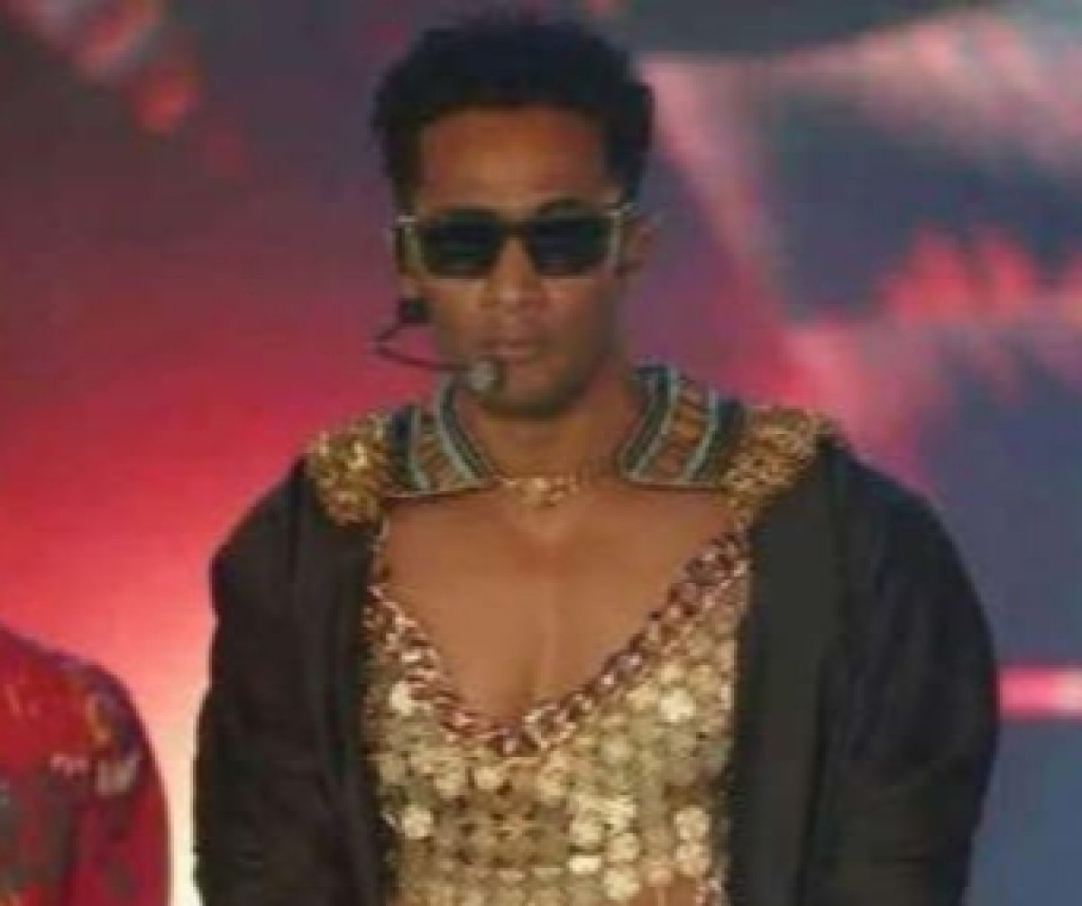 ملابس محمد رمضان في مهرجان كوتشيلا تثير الجدل والغضب.. اعرف التفاصيل