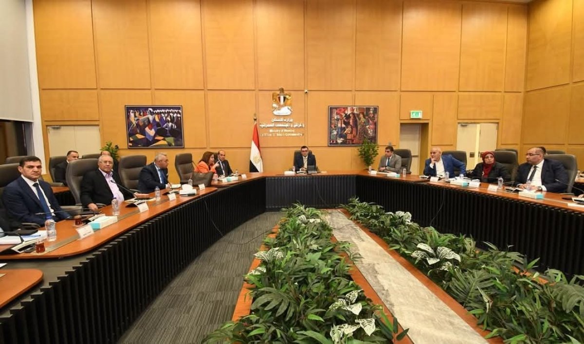 وزير الإسكان يتابع المشروعات السكنية بعددٍ من المحافظات والمدن الجديدة