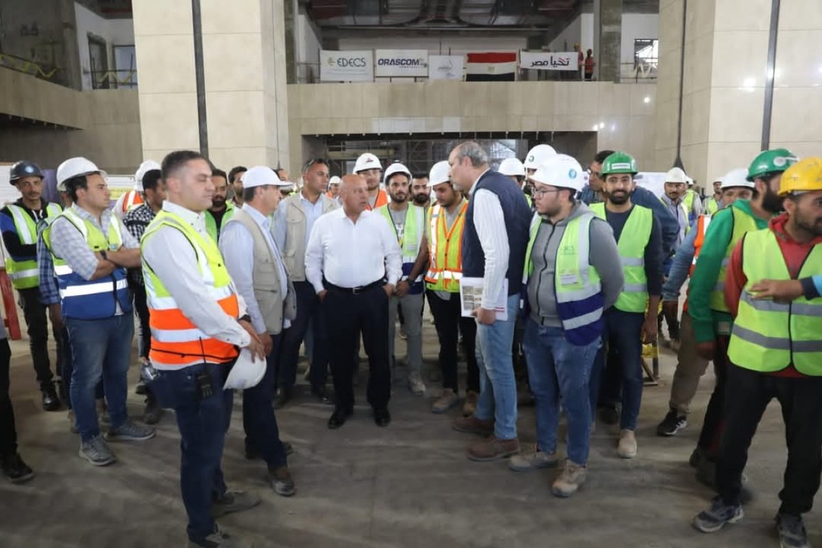 وزير النقل في جولة تفقدية هامة بمشروع الخط الأول من شبكة القطار الكهربائي السريع لمتابعة التشطيبات النهائية للمحطات