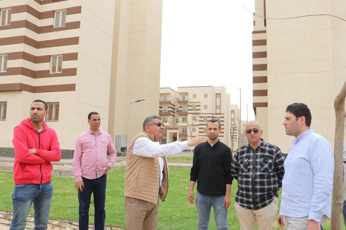 وزير الإسكان يتابع المشروعات السكنية والمرافق والطرق بمدينة السادات