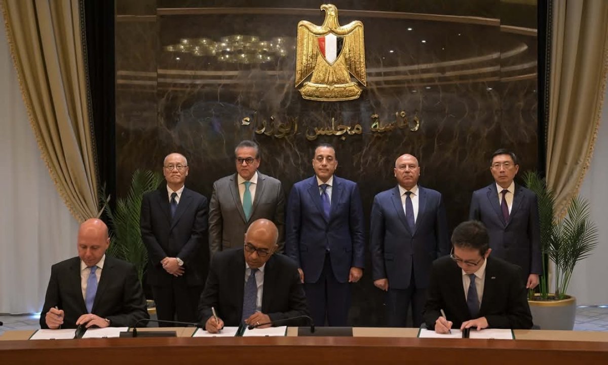 رئيس الوزراء يشهد توقيع اتفاق للتصنيع المحلي لأكياس وقِرَب جمع الدم بالشراكة مع شركة JMS اليابانية الرائدة عالمياً