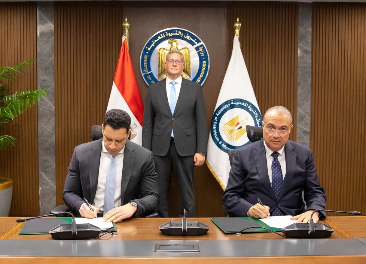 وزير البترول يشهد توقيع اتفاقية بين الشركة القابضة للغازات الطبيعية "إيجاس" وشركة هاربور إنرجي للتوسع فى عمليات الغاز الطبيعي في منطقة دسوق
