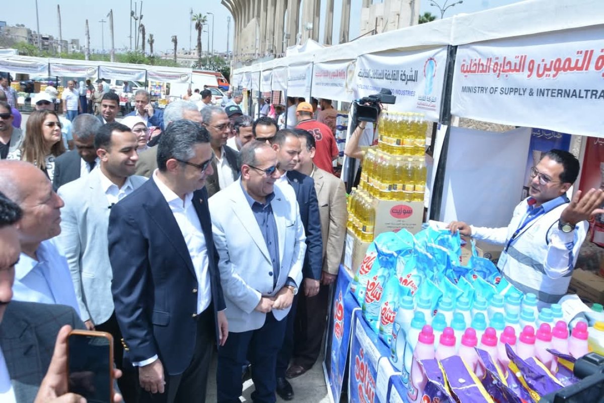وزير التموين ومحافظ القاهرة يفتتحان سوق اليوم الواحد بمدينة نصر
