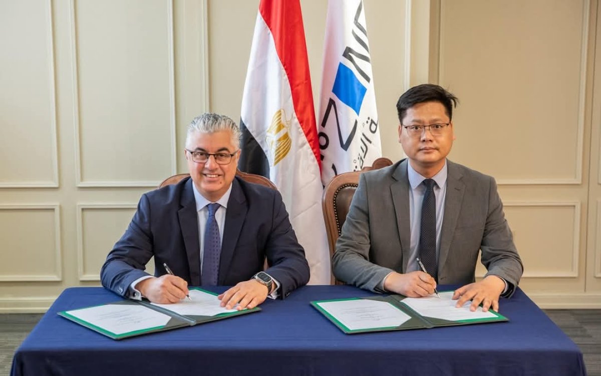 باستثمارات 15 مليون دولار أمريكي.. اقتصادية قناة السويس توقع عقد مشروع شركة "جي إس جلوبال سورسينج" الصينية لصناعة الملابس الجاهزة