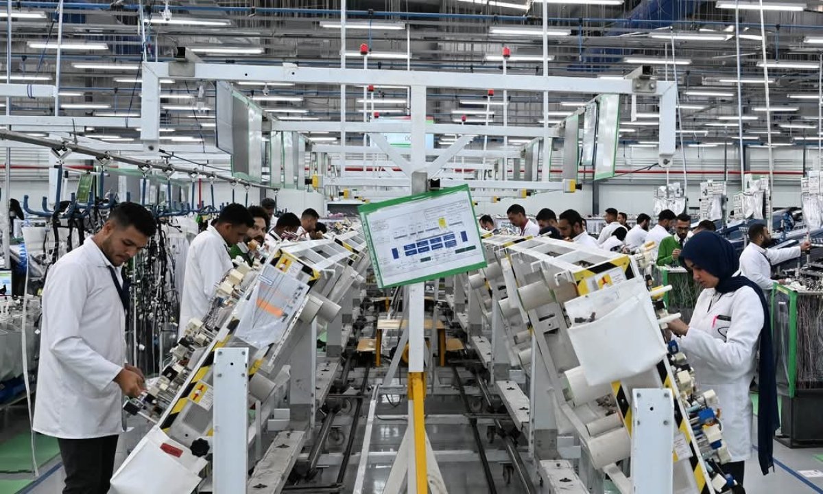 رئيس الوزراء فى العاشر من رمضان لافتتاح المصنع الجديد لـ "سوميتومو"  العالمية لإنتاج الضفائر الكهربائية للسيارات