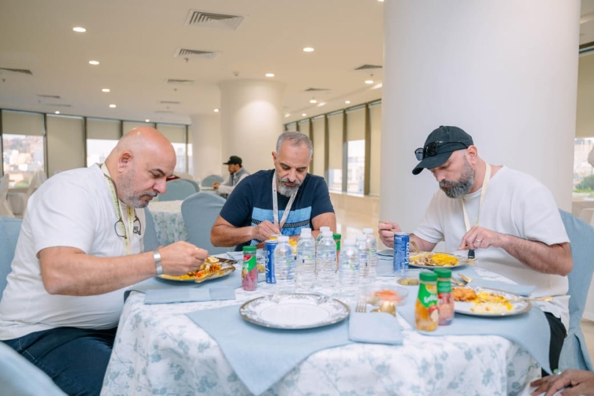 Pilgrims' Meals Under the Microscope: Delegation Officials Join Food Evaluation Ahead of Hajj