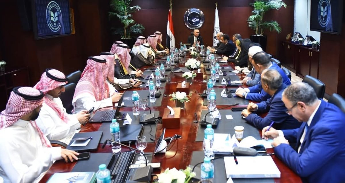 الاستثمار والمناطق الحرة تستقبل وفد حكومي سعودي لبحث فرص الشراكة في قطاع التشييد والبناء