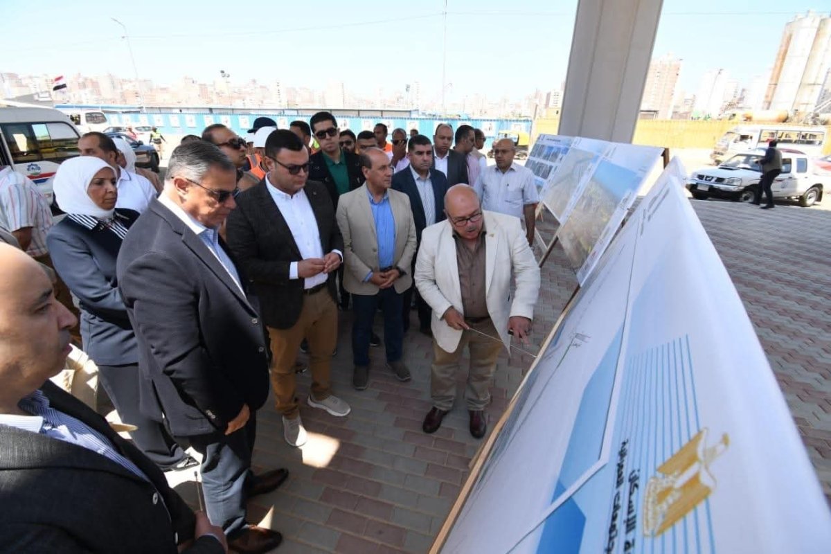 وزير الإسكان ومحافظ الإسكندرية يتفقدان مشروع إنشاء كوبرى 45 "محور السادات"