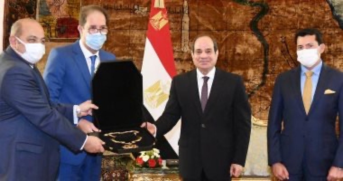 الرئيس السيسى يتسلم وسام الاستحقاق الخاص من اللجنة الأولمبية الأفريقية