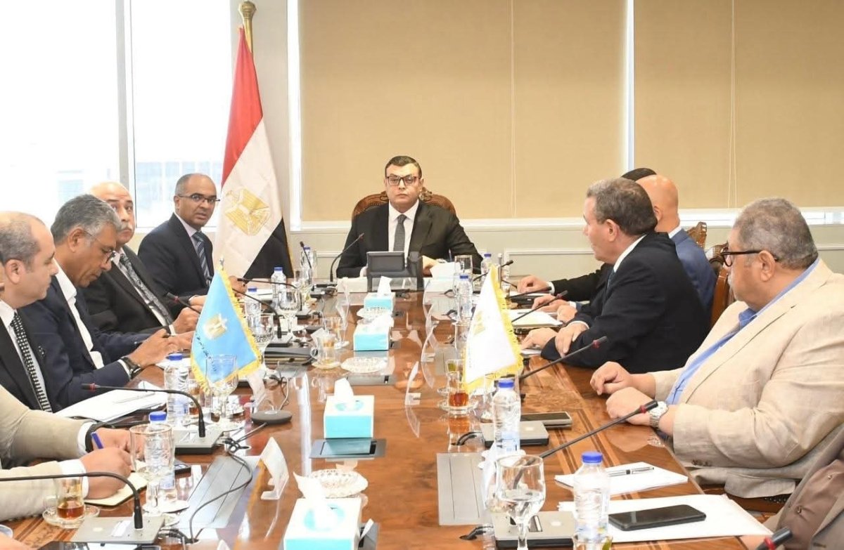 وزير الإسكان يتابع موقف محطات تحلية مياه البحر بالساحل الشمالي الغربي وموقف مشروع إعادة تأهيل ورفع كفاءة محطة المعالجة بالروبيكي