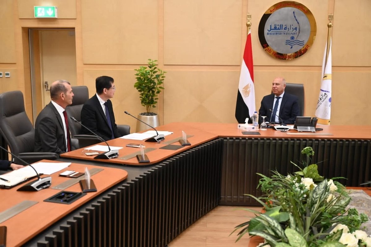 وزير الصناعة يلتقي  رئيس شركة ميتسوبيشى ماشينيري اليابانية لبحث سبل دعم التعاون في مجال مترو الأنفاق