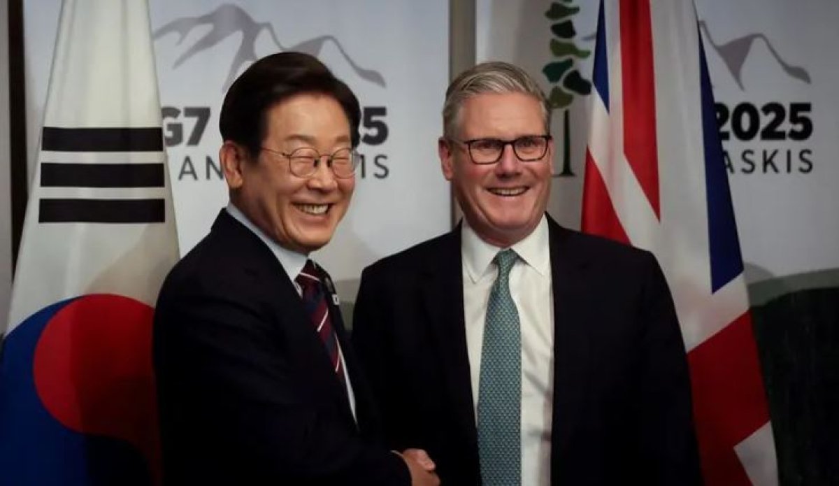 «موقف محرج»  ستارمر يصافح مترجماً بدلاً من رئيس كوريا الجنوبية