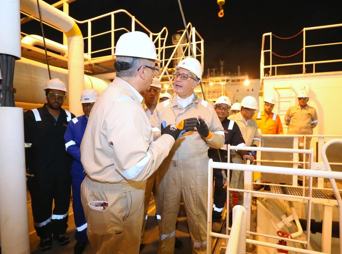 وزير البترول يجري جولة تفقدية برصيف "تحيا مصر" بميناء الإسكندرية لمتابعة موقف تقدم أعمال تجهيز سفينة التغييز "Energos Power"