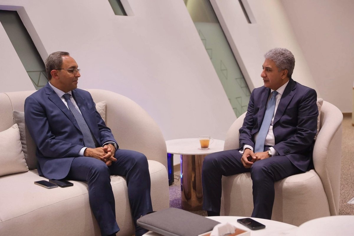 وزير السياحة والآثار يلتقي بمحافظ قنا لبحث سبل التعاون المشترك للترويج للمقومات والمنتجات السياحية بالمحافظة