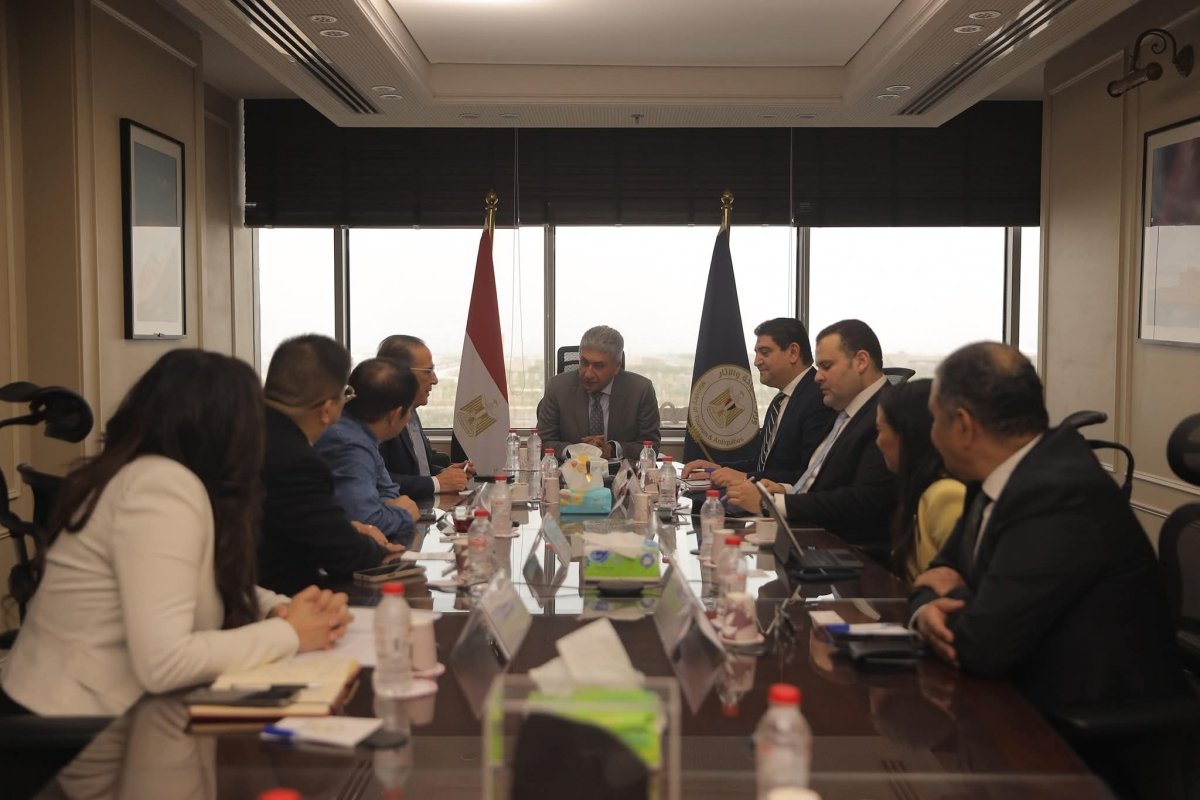 وزير السياحة يبحث مع أحد شركة صينية متخصصة في البواخر السياحية تطوير منتج السياحة النيلية في مصر